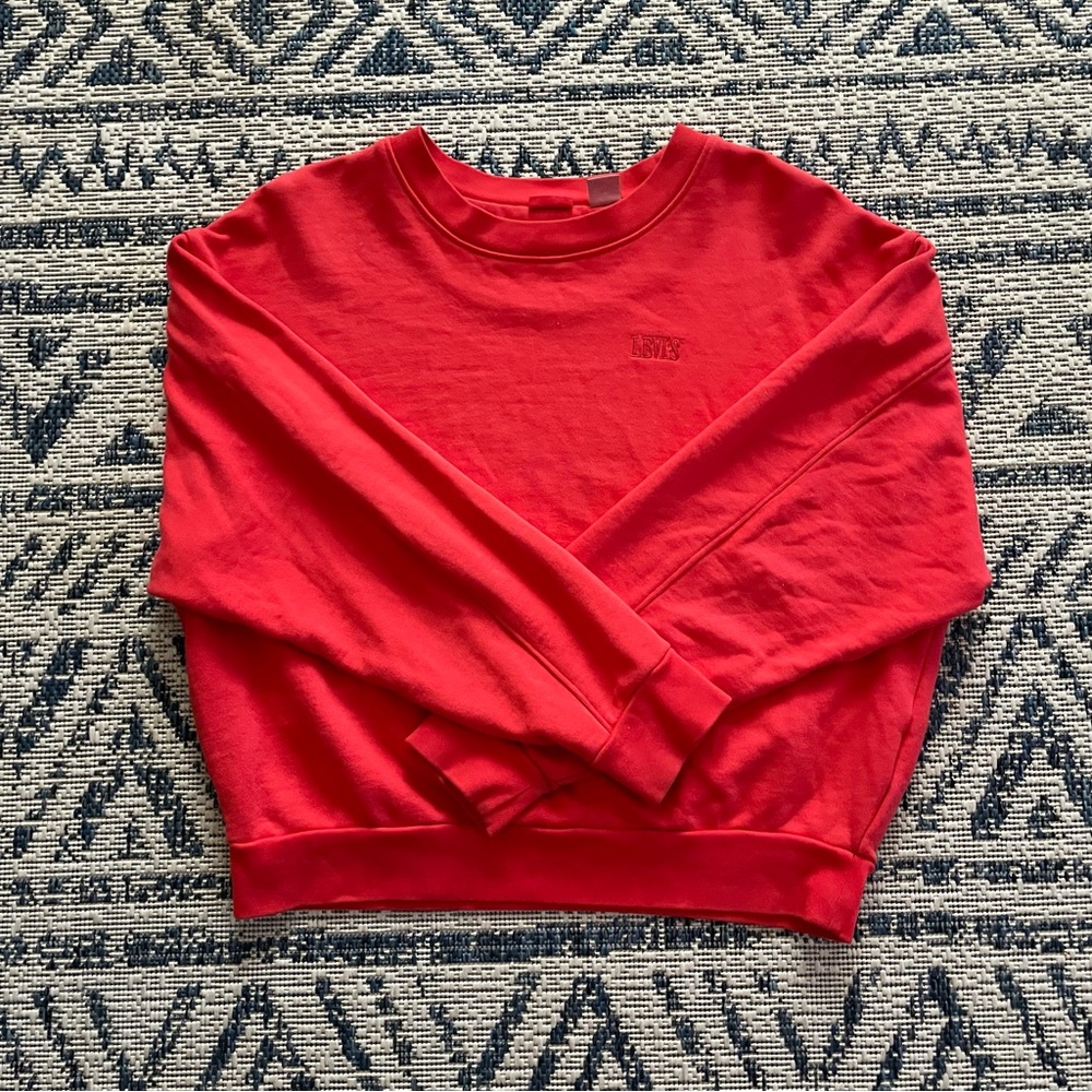 Levi’s Baggy Crewneck in Rose Red❤️‍🔥